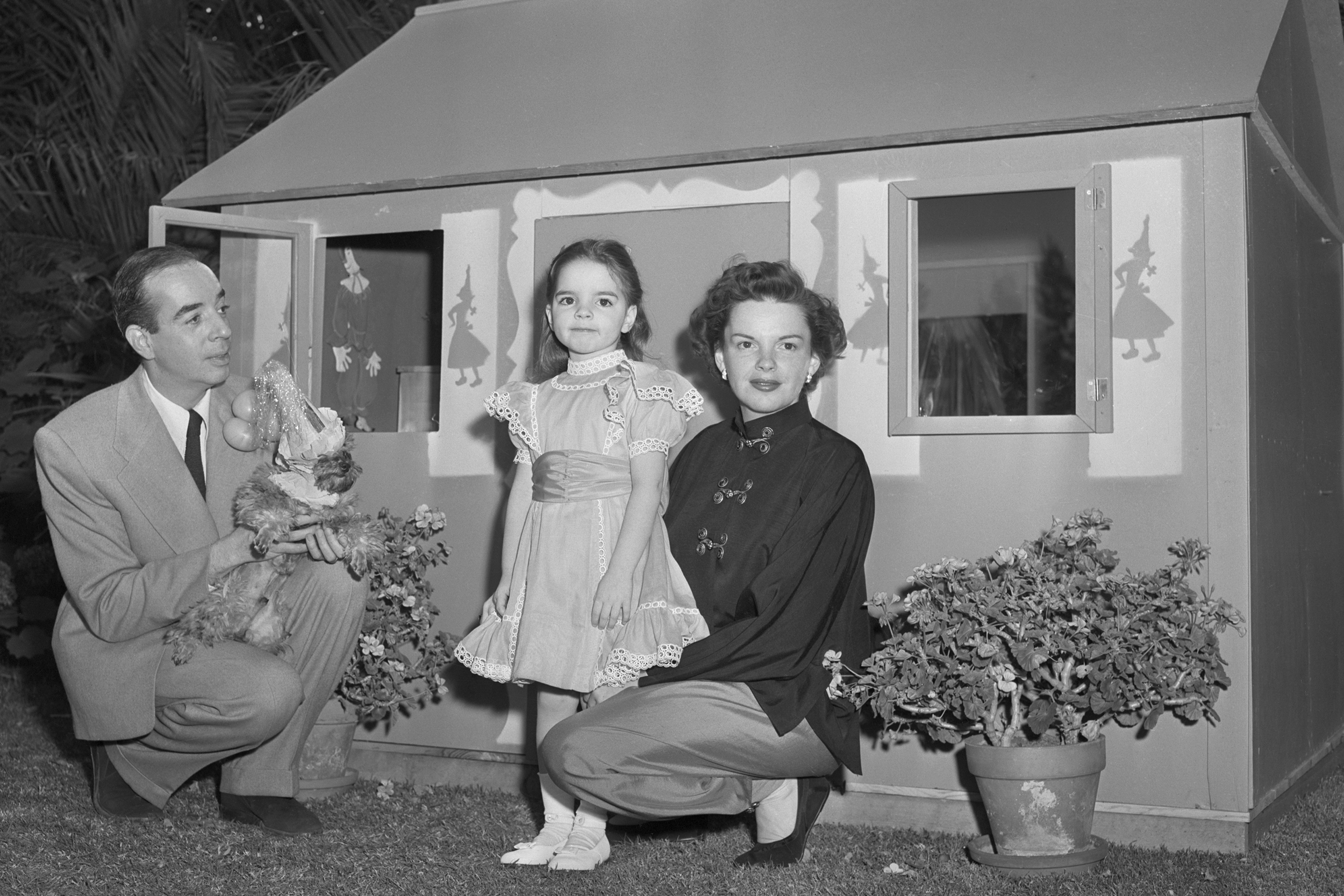 1950-ben Judy Garland és férje, Vincente Minnelli lányuk, Liza negyedik születésnapját ünneplik.