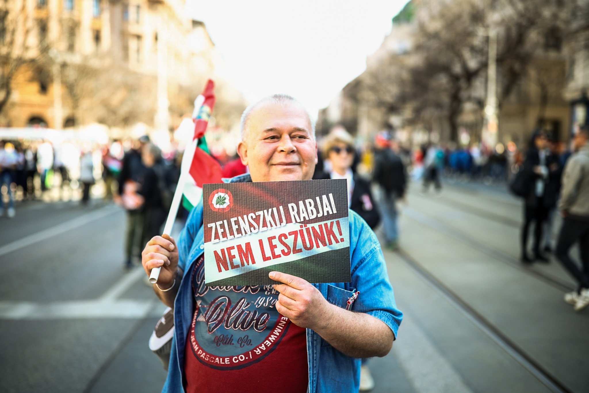 Bayer Zsolt, Győzike és Szentkirályi Alexandra vezetésével elindult a Békemenet – percről percre a március 15-ei események 2