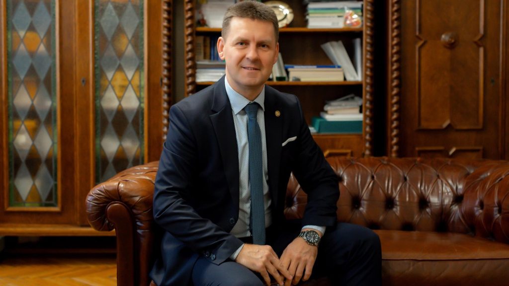 Szeged ellenzéki képviselője is visszalép a választáson való indulástól