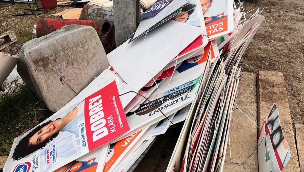 Csömörön már most leszedték az összes választási plakátot