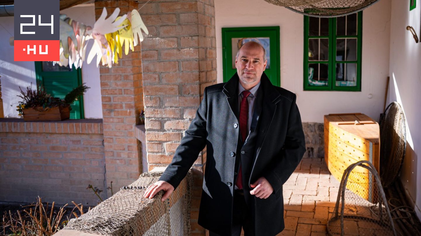 Ez nettó hazaárulás – Algyő polgármestere a háborús riogatásról