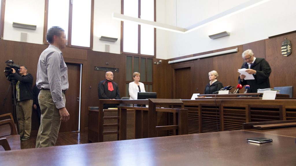 Perújítást rendeltek el a feleségét feldaraboló darnózseli hentes ügyében