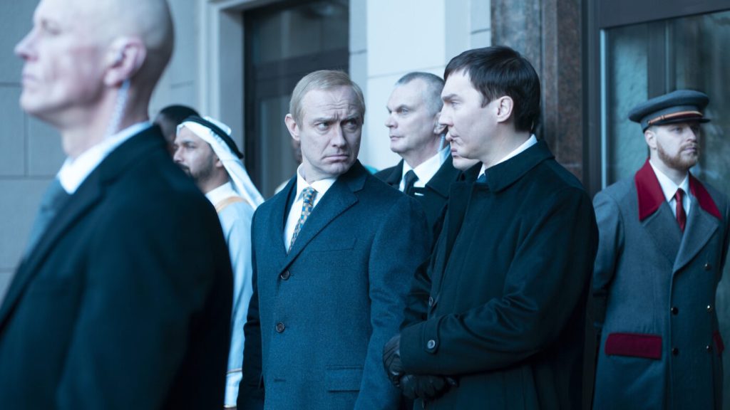 Egy héttel a választások előtt Vlagyimir Putyin beköltözik a magyar mozikba