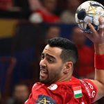 Veszprém, 2026. február 25. Ahmed Hesham, a One Veszprém HC (b) és Robert Militaru, a Dinamo Bucuresti játékosa a férfi kézilabda Bajnokok Ligája csoportkörében játszott One Veszprém HC - Dinamo Bucuresti mérkőzésen a One Veszprém Arénában 2026. február 25-én. MTI/Vasvári Tamás