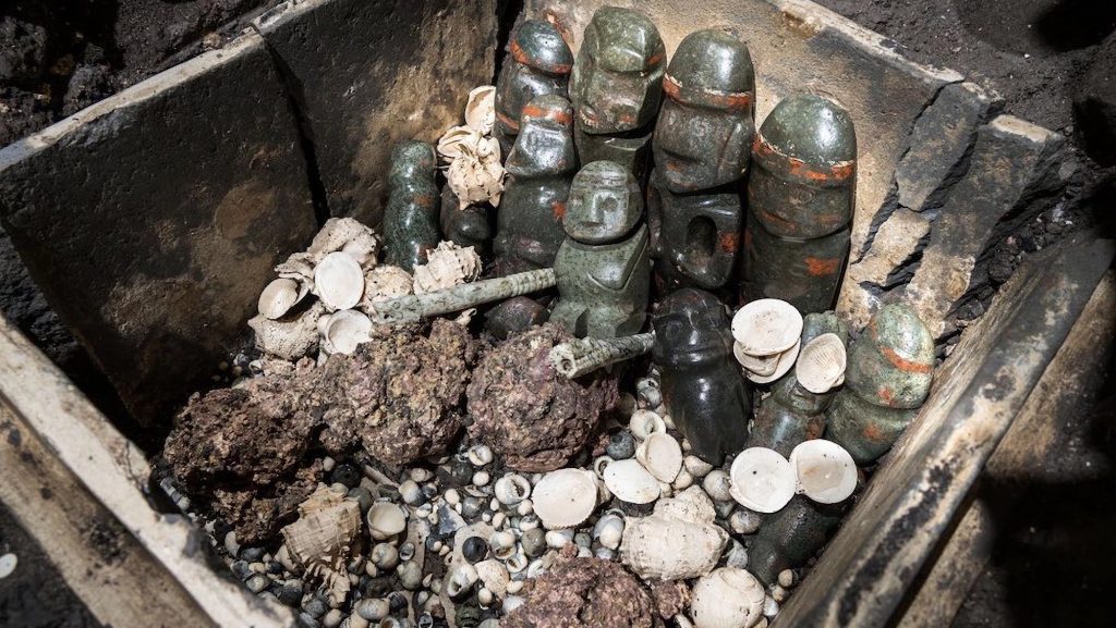 Kincsekkel teli ládákat találtak egy azték templomban