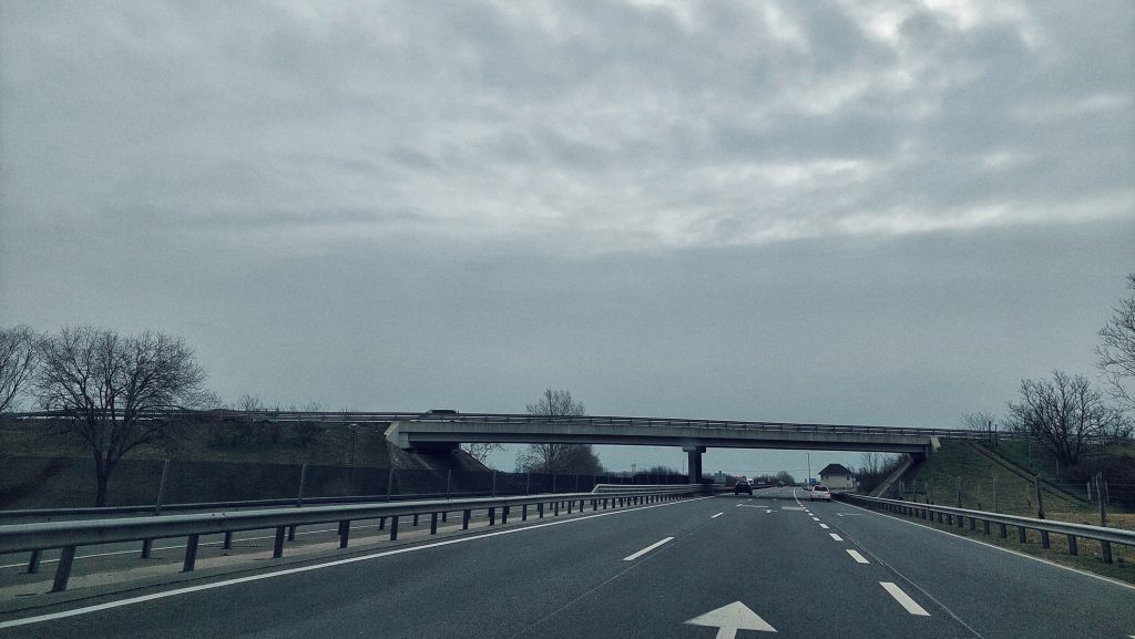 Folytatódik a felhős idő, némi záporral és zivatarral