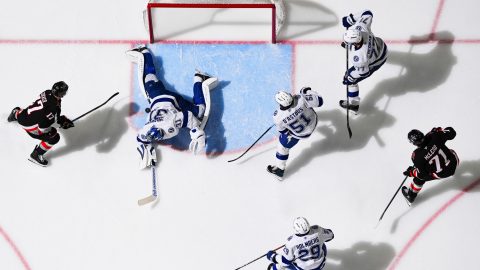 A Buffalo Sabres és a Tampa Bay Lightning mérkőzése az NHL-ben.