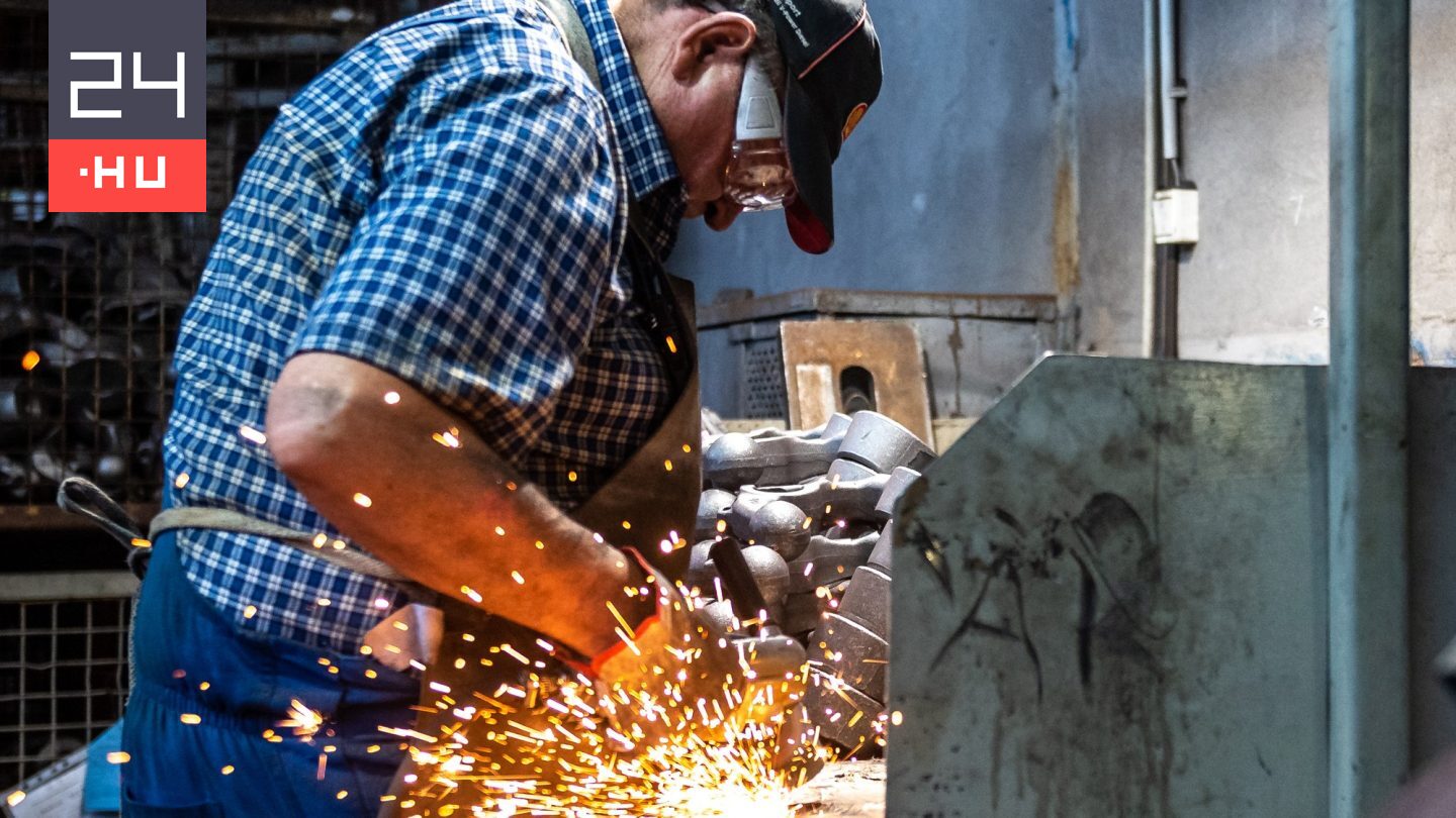 Tavaly januárhoz képest visszaesett az ipari termelés, decemberhez képest nőtt