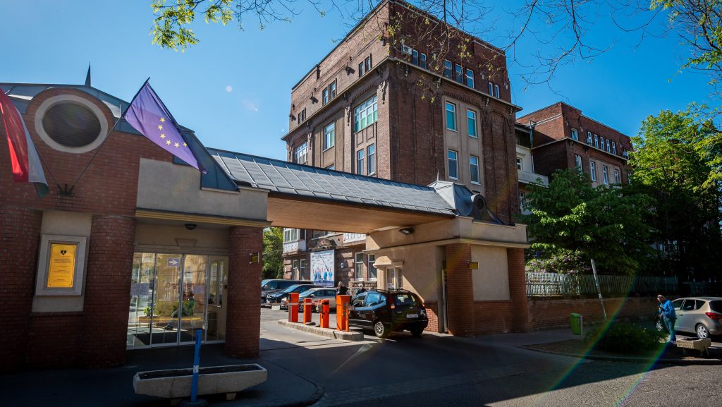 Nincs fűtés a Bajcsy-Zsilinszky Kórház több épületében, hősugárzókat és takarókat osztanak a betegeknek