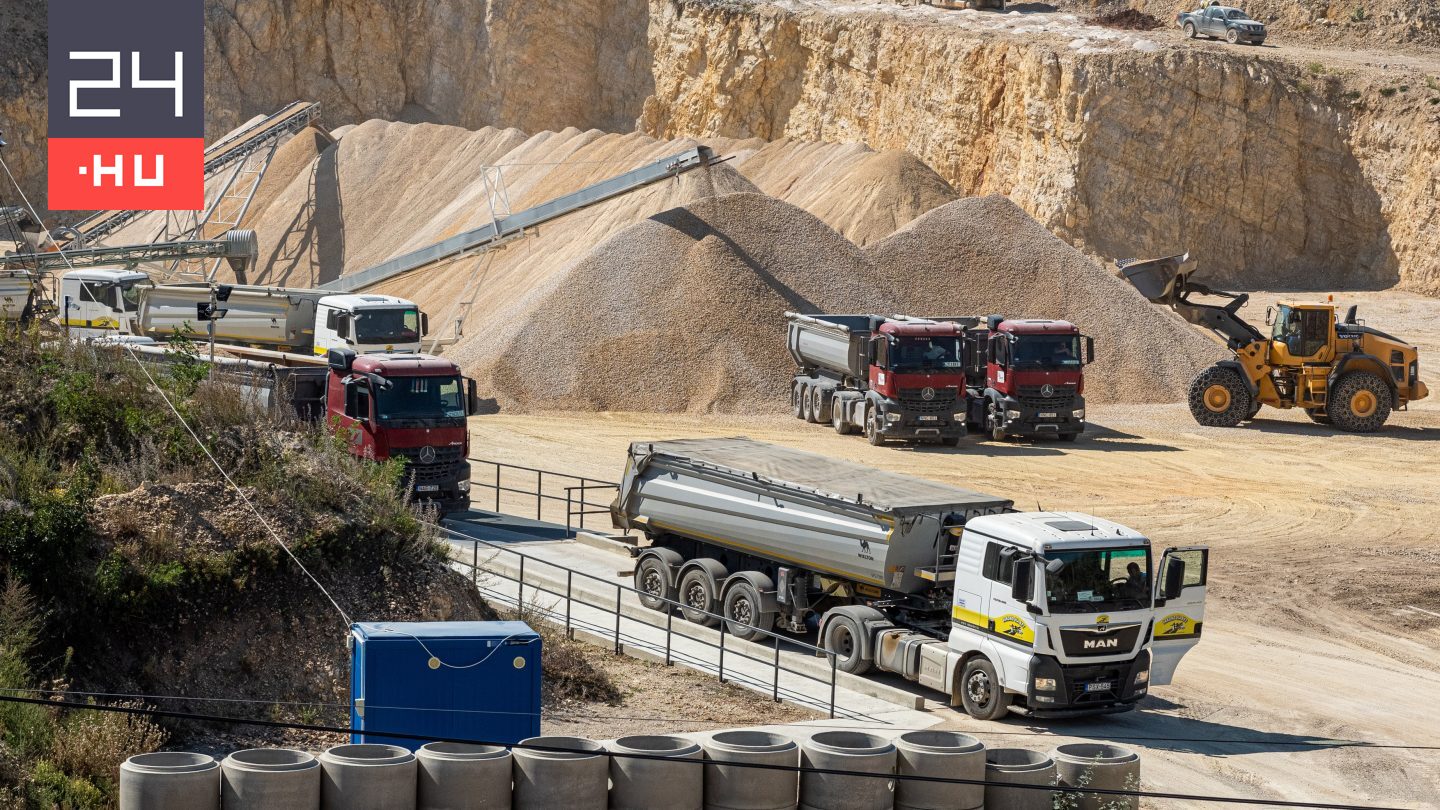 Az Orbán család bányájából hordják a követ az M1-es autópálya bővítéséhez