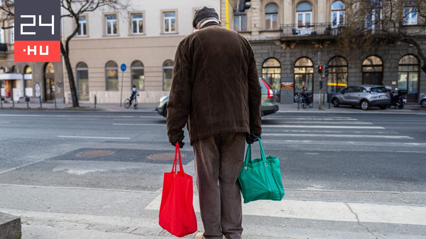 Ugrik a nyugdíjprémium, feleannyi pluszpénzt kaphatnak az idősek idén az MNB szerint