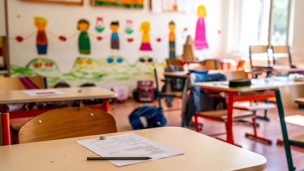 Az iskola egyre inkább eltávolodik a gyerekek világától – az oktatáskutató szerint a diákok nem buták, a rendszer kudarca a funkcionális analfabétizmus