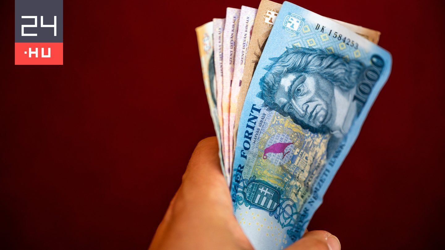 Lassan a 400-hoz közelít az euróárfolyam