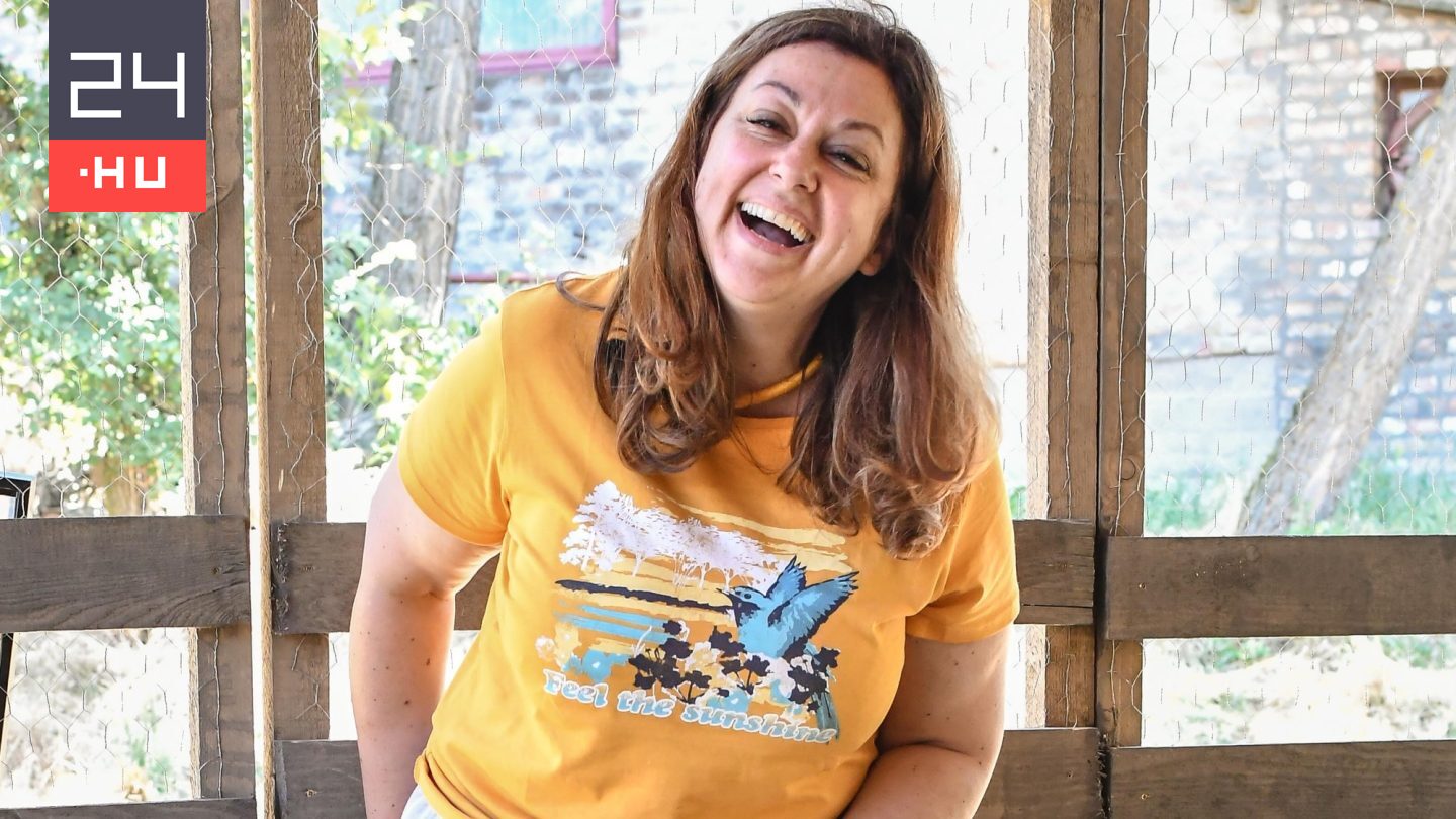 Valami nem stimmel Erdélyi Mónika kokárdájával március 15-ei fotóján