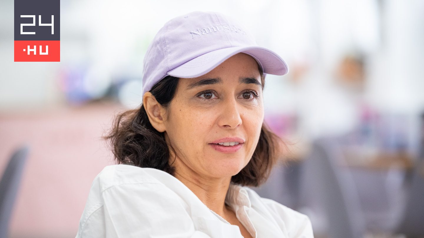 Gryllus Dorka és Simon Kornél Magyar Péterrel fotózkodtak