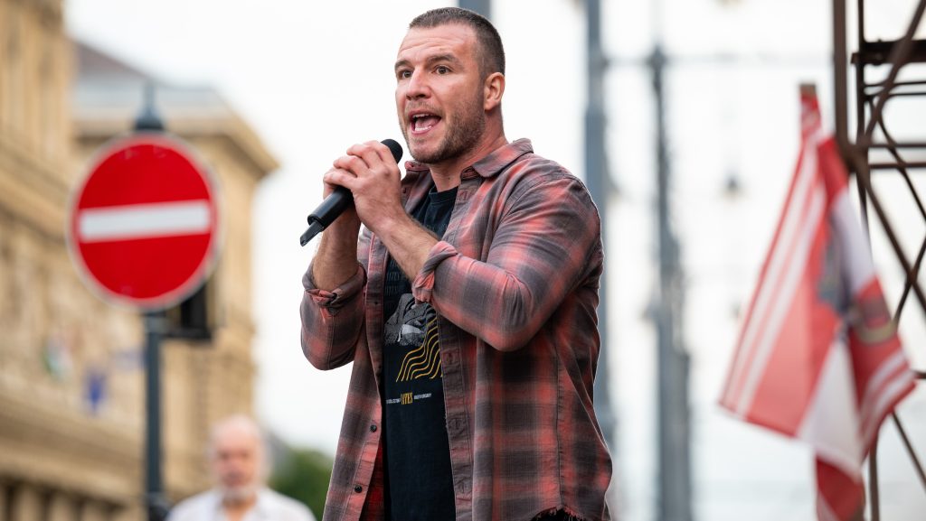 Molnár Áron a Gundalf néven ismertté vált informatikusnak: Ha lesz egyszer egy fal, amin a hősök szerepelnek, akik megbuktatták ezt a rendszert, a tetején a helyed!