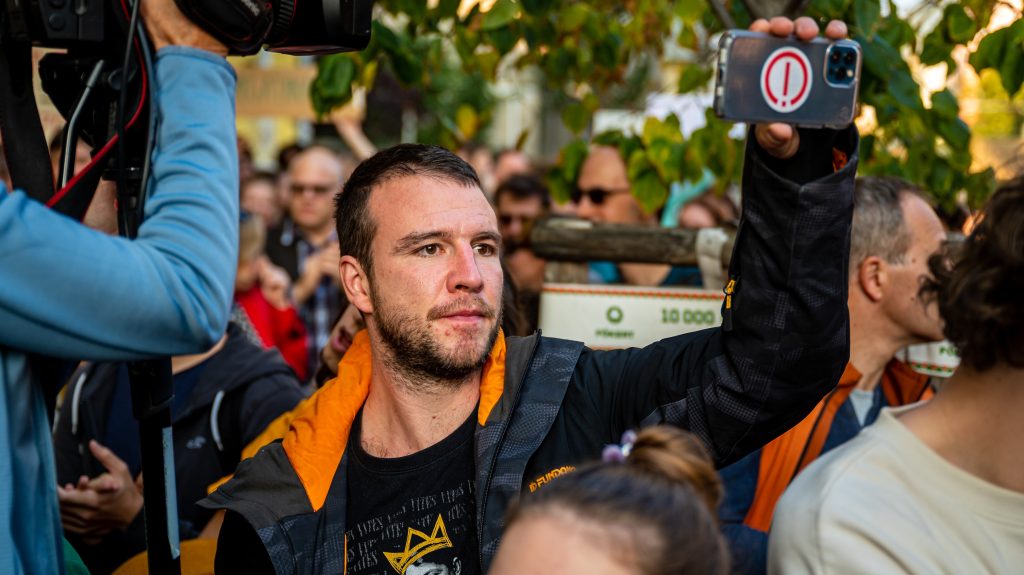 Molnár Áron nem éri el a Facebookját: „Az orosz titkosszolgálat teljes erővel segíti Orbán és a Fidesz kampányát”