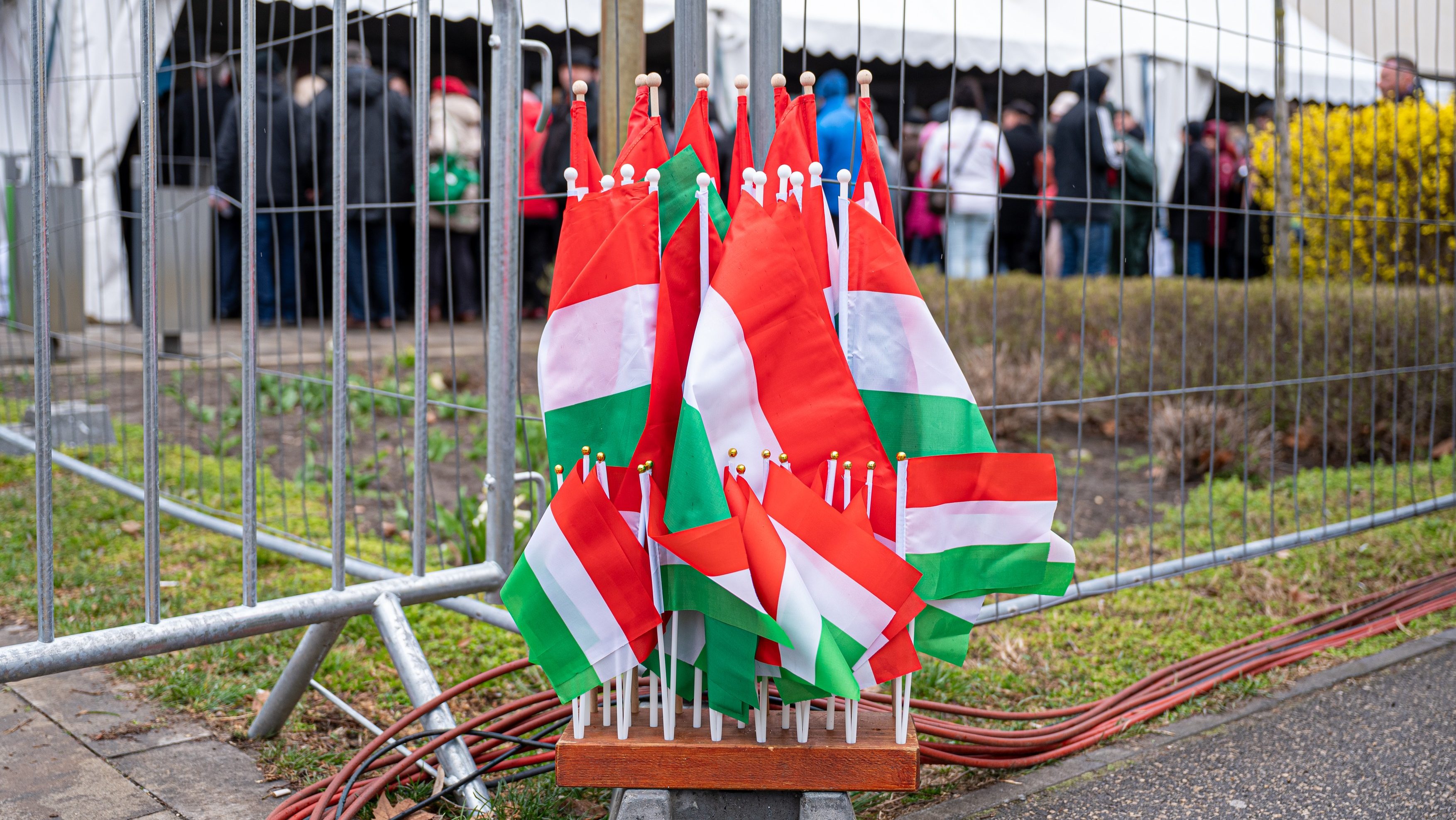 Zászlók március 15-én.