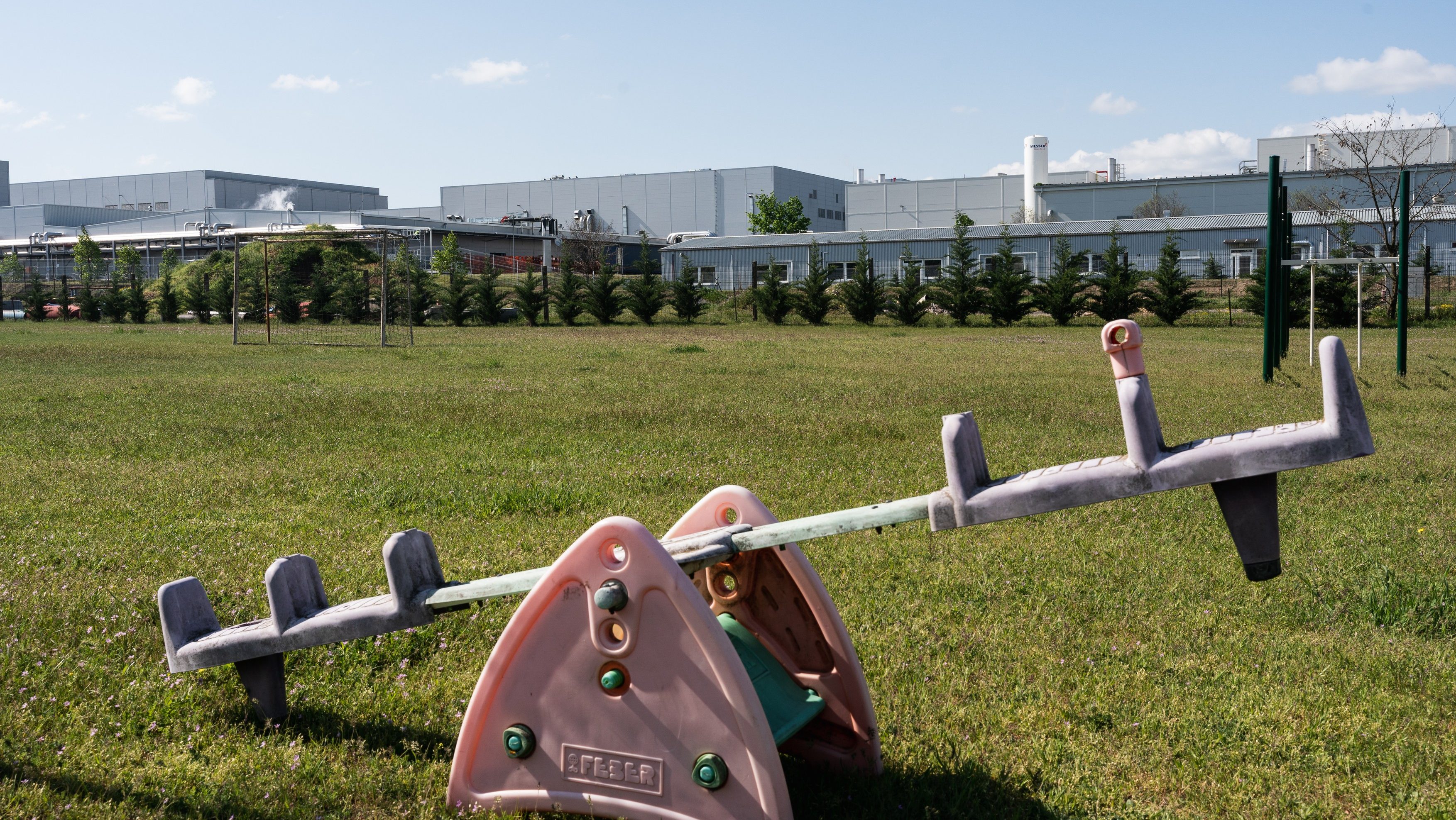 A gödi Samsung szakszervezetébe sorra lépnek be a dolgozók, és már megvolt az első megbeszélés is a gyárral.