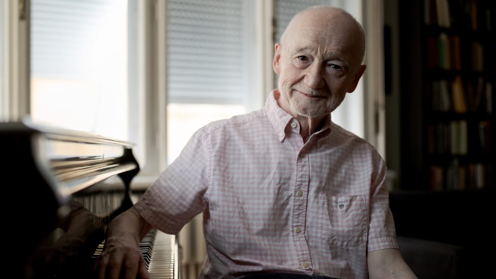 „Jó az a világ, ahol ennyire lehet valakit tisztelni” – pályatársai búcsúznak Nádasdy Ádámtól