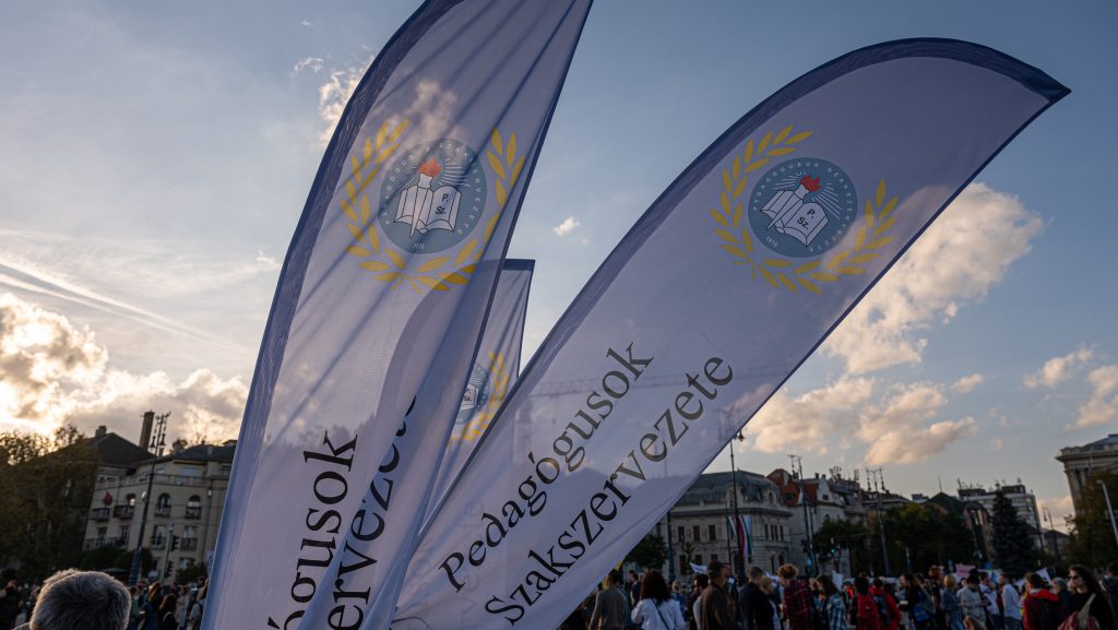 „Készen állunk a sztrájkra, nem maradt más lehetőségünk” – nincs pénz a nevelést-oktatást segítők béremelésére