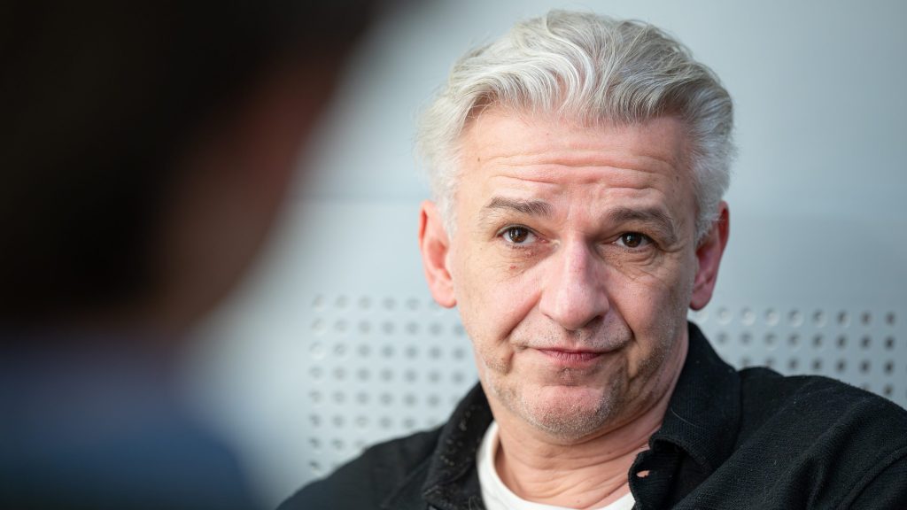 Alföldi Róbert: „Szabó Bence százados úr hős, igazi, nagybetűs, színházi értelemben is hős”