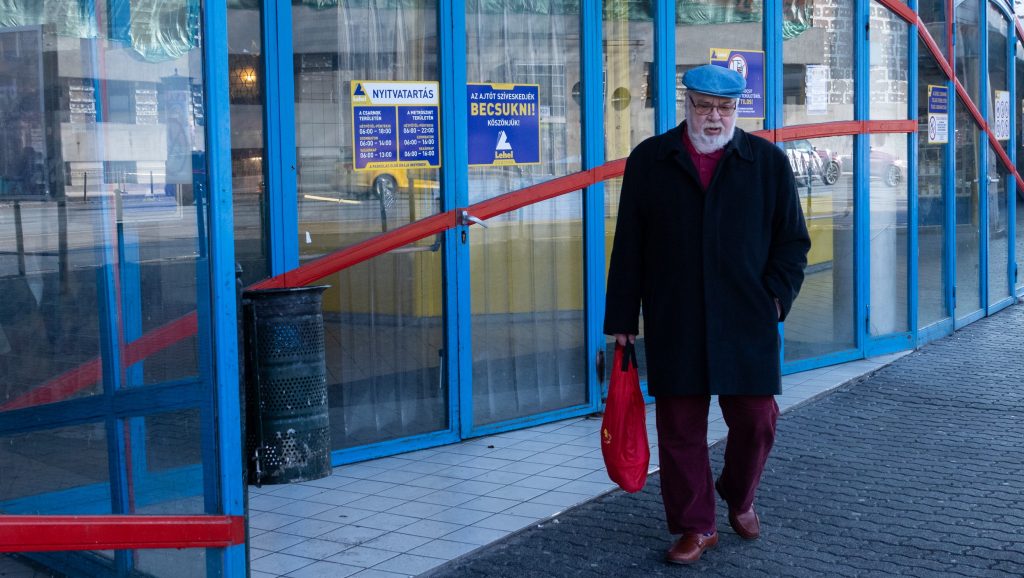 Két budapesti kerületben is kaphatnak utalványt húsvét előtt a nyugdíjasok.