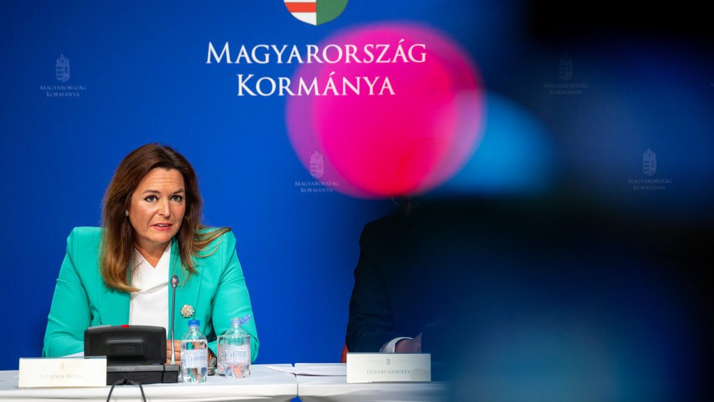 Nyomoz a rendőrség, miután Vitályos Eszter azt közölte, gázpisztollyal lőttek rá az aktivistájukra