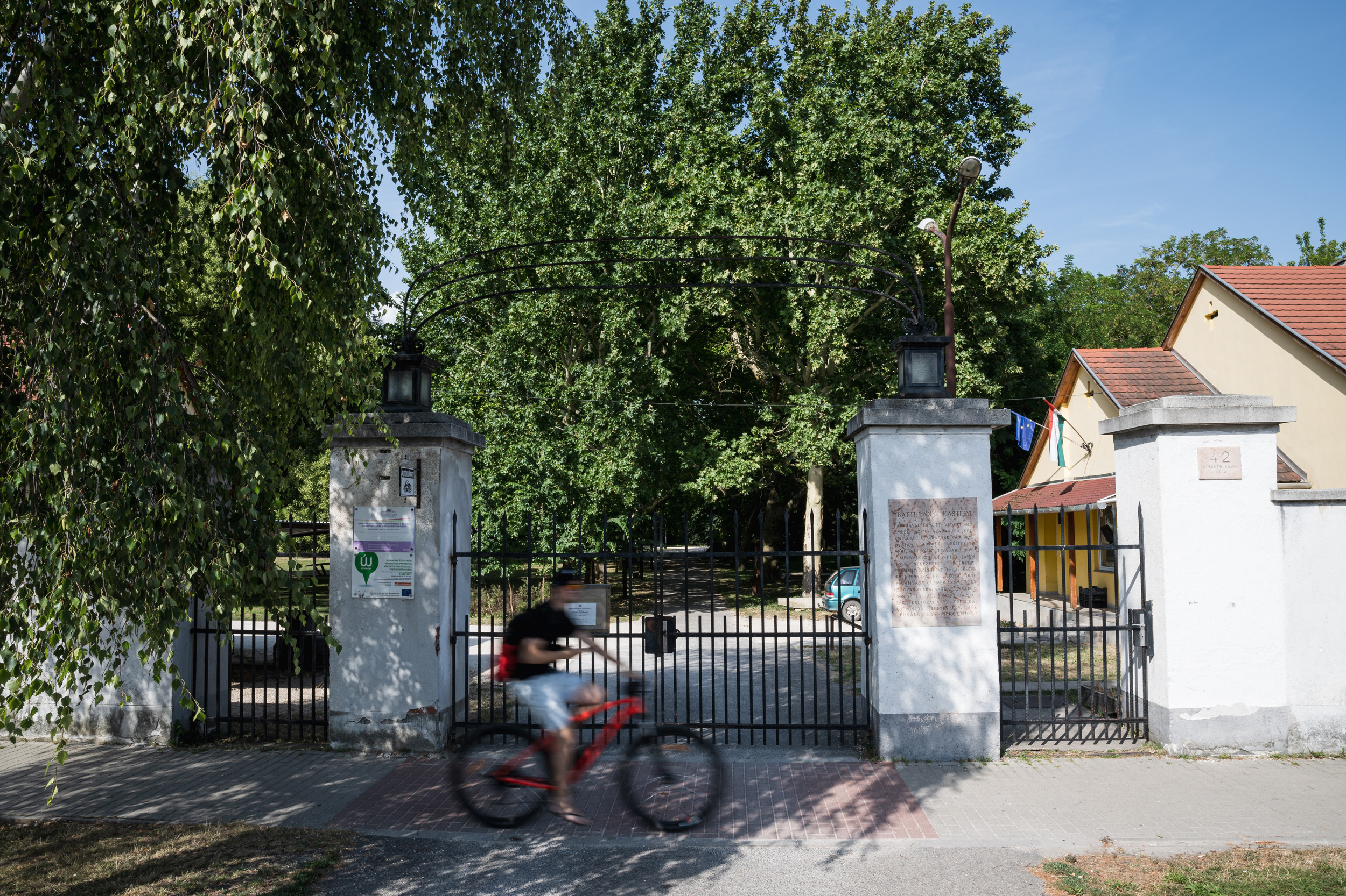 A Bicskei Gyermekotthon bejárata.