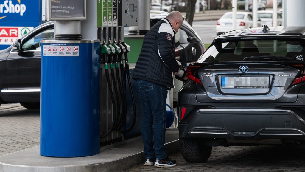 Nincs megállás: tovább drágul a benzin csütörtökön