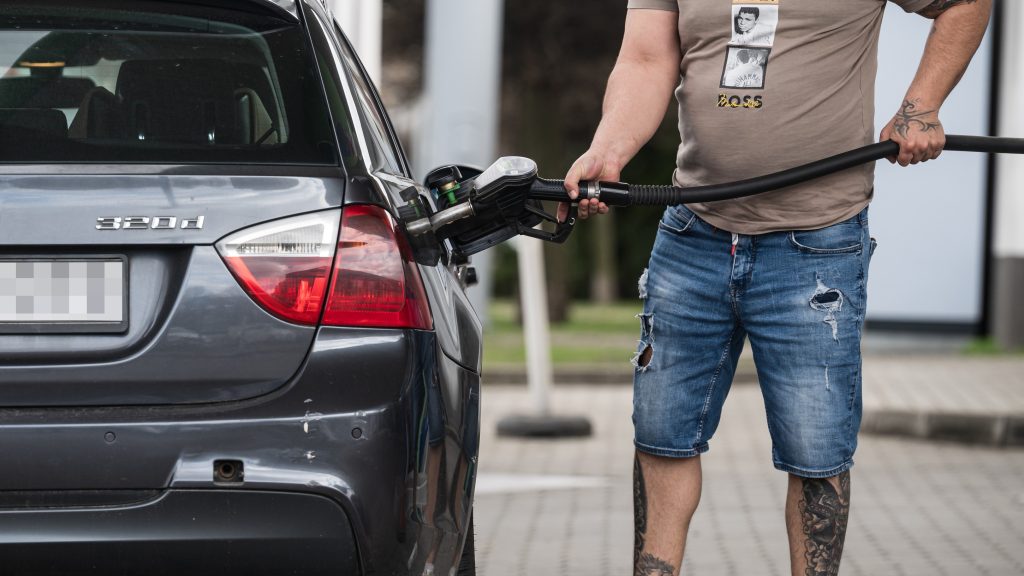 Ismét jelentősen emelkedik az üzemanyagok ára, szombattól