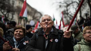 A TISZA párt rendezvénye 2025. március 15-én az Andrássy úton.