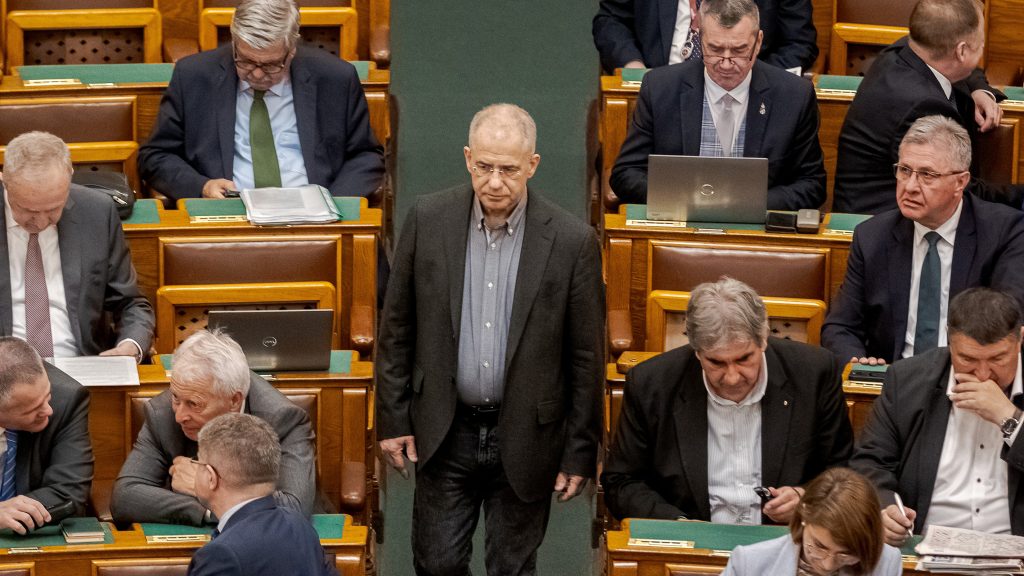 Kósa Lajos kihúzatná egy cigánytündér nevét a roma utónévjegyzékből, mert az a marihuána szlengje