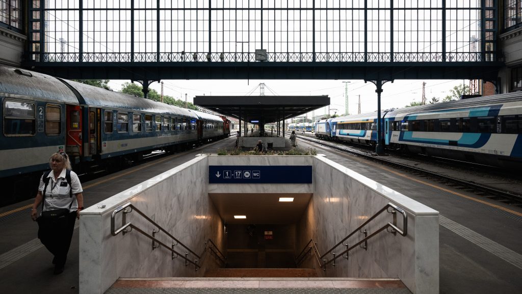 Nagyvonalú pénzosztásba fogott Lázár János a MÁV-nál, de nem mindenkinek jut belőle