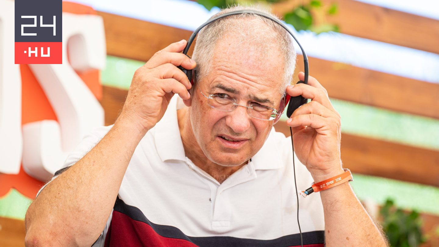 Átlátszó: Kósa Lajost lefotózták a bedőlt Bászna Gabona tulajdonosának Ferrarijában