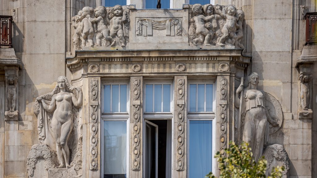 A választások előtt még több műemléktől, a Szőlő utcai javítótól és egy balatoni üdülőtől is megválna az állam