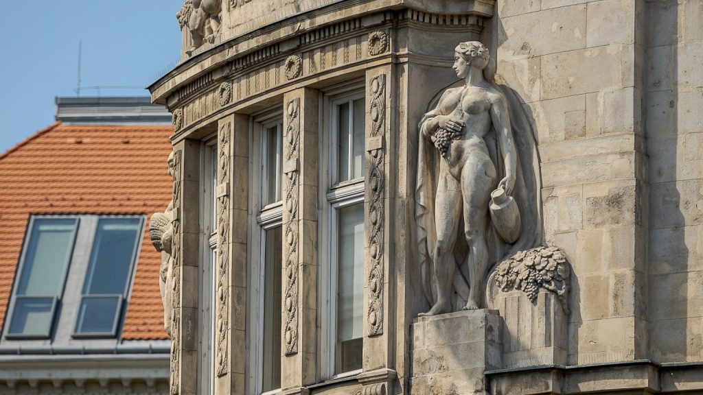 Ezúttal sem kelt el a Pénzügyminisztérium óriása, nem maradt esély választások előtti eladására