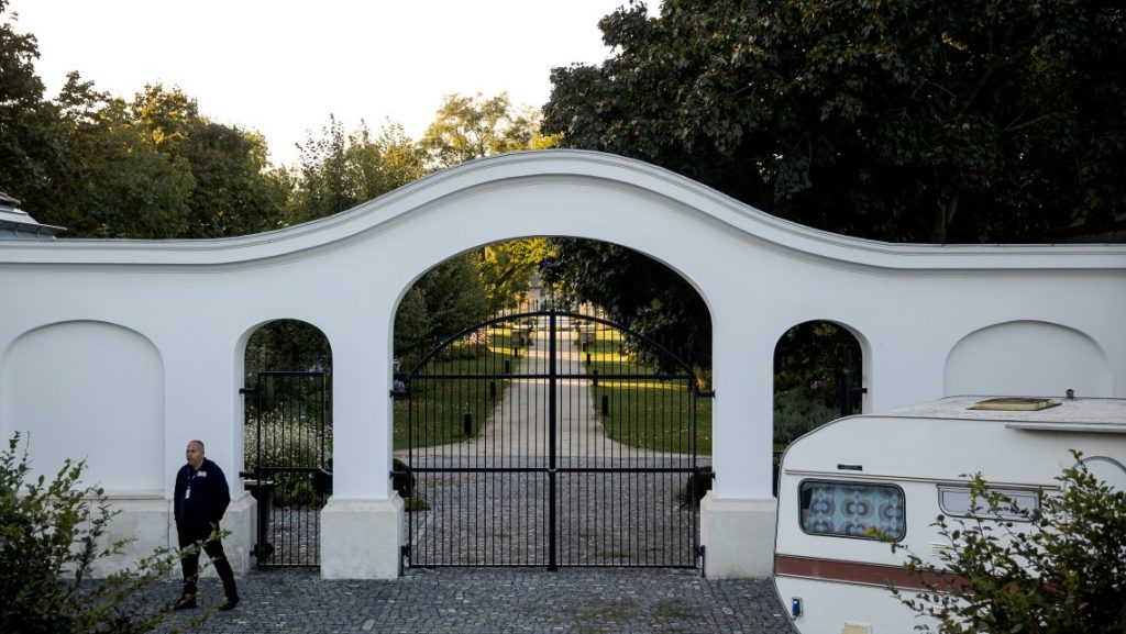 Hadházy: Etikai-fegyelmi vizsgálat indul a Hatvanpuszta tervezője ellen az Építészkamarában