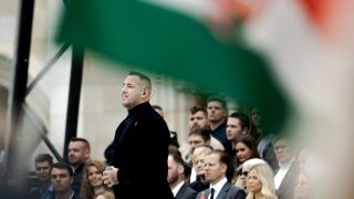 Curtis az 1956-os forradalom és szabadságharc emlékére rendezett állami ünnepségen 2025. október 23-án.