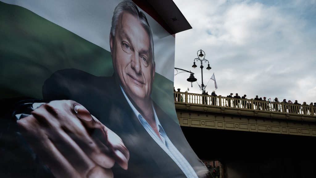 A kormánypárti előnyt mérő Nézőpont levezette, miért irreális a kétharmados Tisza-győzelmet jósló Medián felmérése 