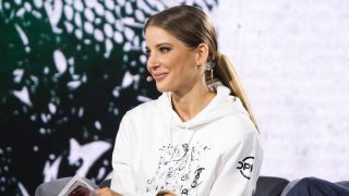 Szabó Zsófi a Háborúellenes Gyűlésen Győrben, 2025. november 15-én.