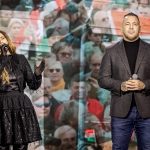 Radics Gigi és Curtis fellépése a nyíregyházi háborúellenes gyűlésen 2025. november 29-én.