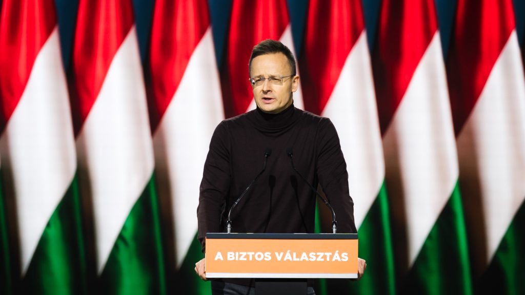 Elfogott ukránok ügye: Szijjártó „ukrán háborús maffiáról” beszél, az ukrán külügy óva int a Magyarországra utazástól