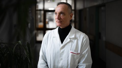 Ács Nándor szülész-nőgyógyász professzor portréja.