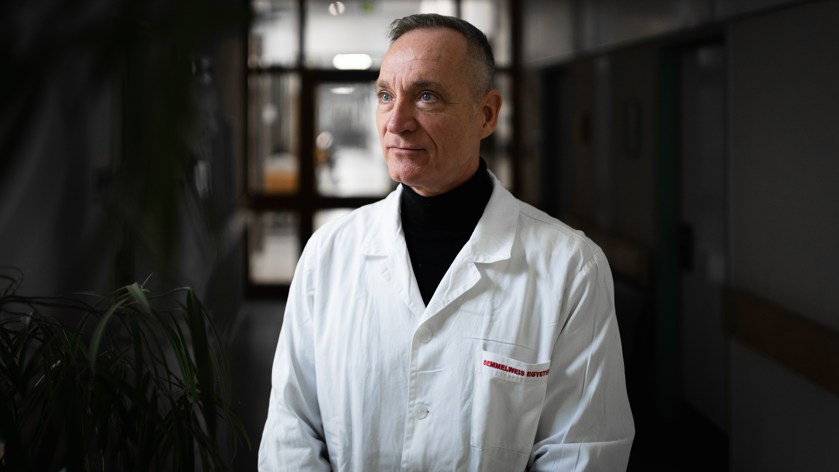 Ács Nándor szülész-nőgyógyász professzor portréja.