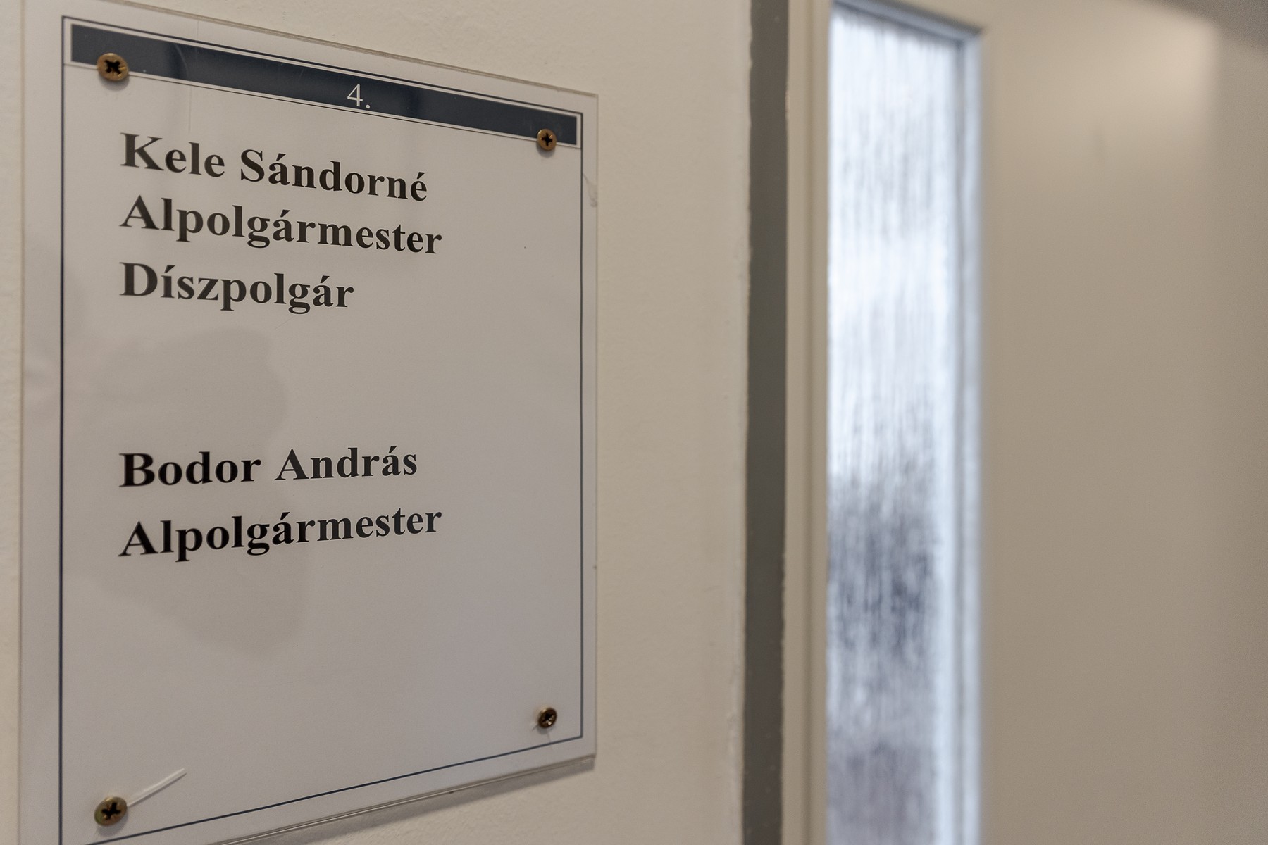 „Nem ijed meg a saját árnyékától, az biztos” – mondta a nőverés után lemondott alpolgármesterről Szentmártonkáta vezetője 3