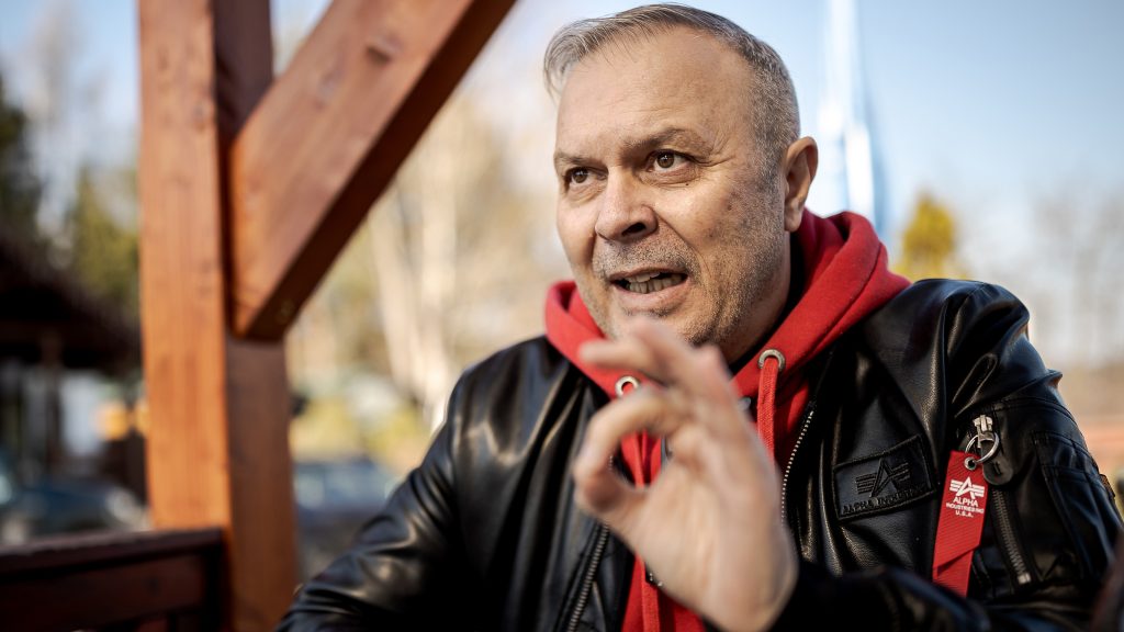 „A cél az, hogy legyen tiszta, jó vizünk, és a Sungeel húzzon el a büdös picsába” – infarktusból lábadozó polgármester küzd az akkumulátorfeldolgozóval a választásra készülő Bátonyterenyén