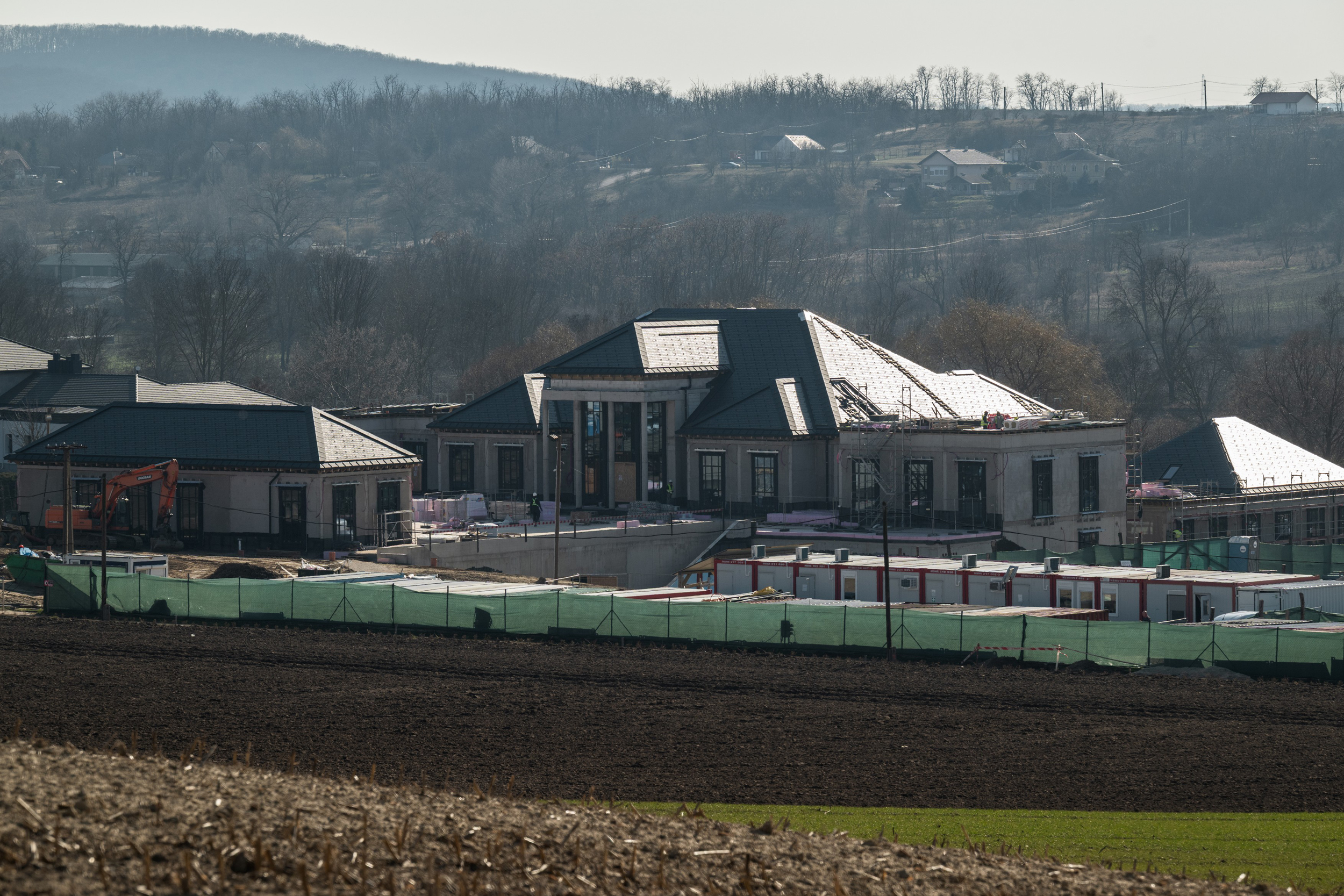 A Botaniq Máriavölgyi Golf Klub építkezése Alcsútdoboz külterületén.