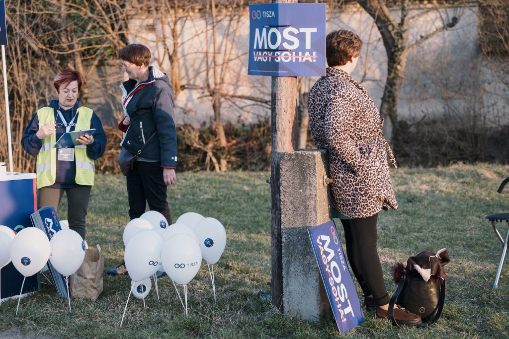A Tisza állítása szerint megütötték és le is köpték egy mosonmagyaróvári női aktivistájukat