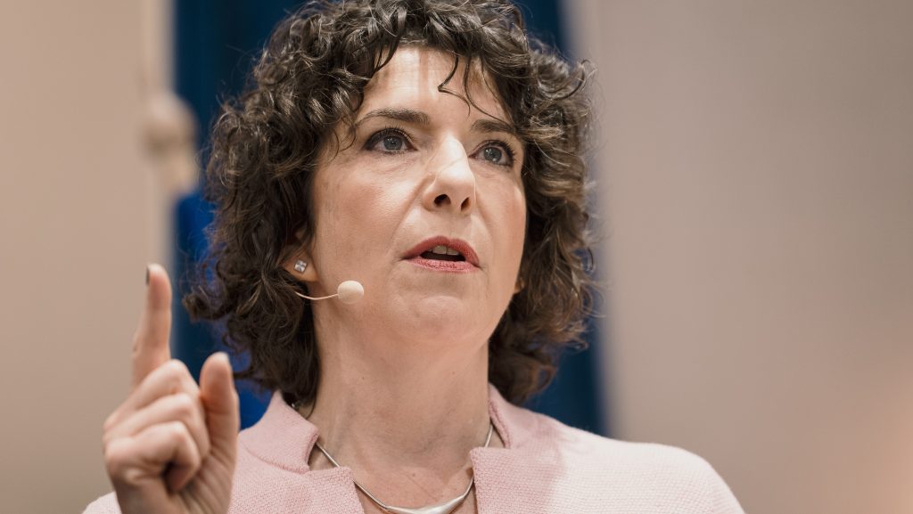 Dobrev Klára a visszalépő DK-s jelöltről: „megzsarolták, fontosabb volt neki a pozíció és a pénz, mint a kormányváltás”